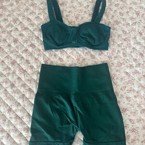 Set Active- Green Sports Bra and Shorts Set